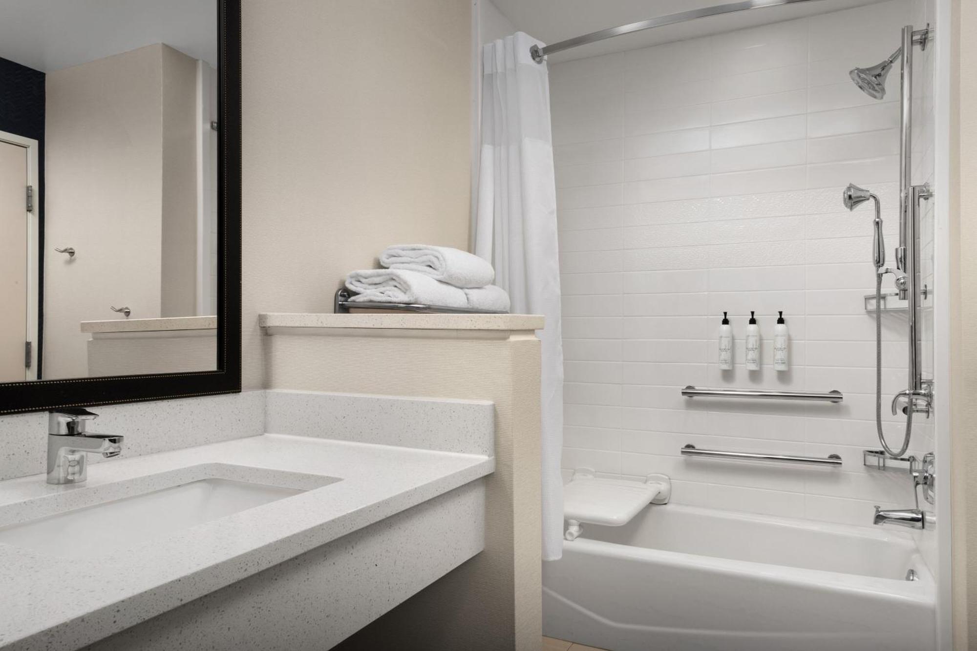 Fairfield Inn & Suites By Marriott Panama City Beach Upper Grand Lagoon Eksteriør bilde