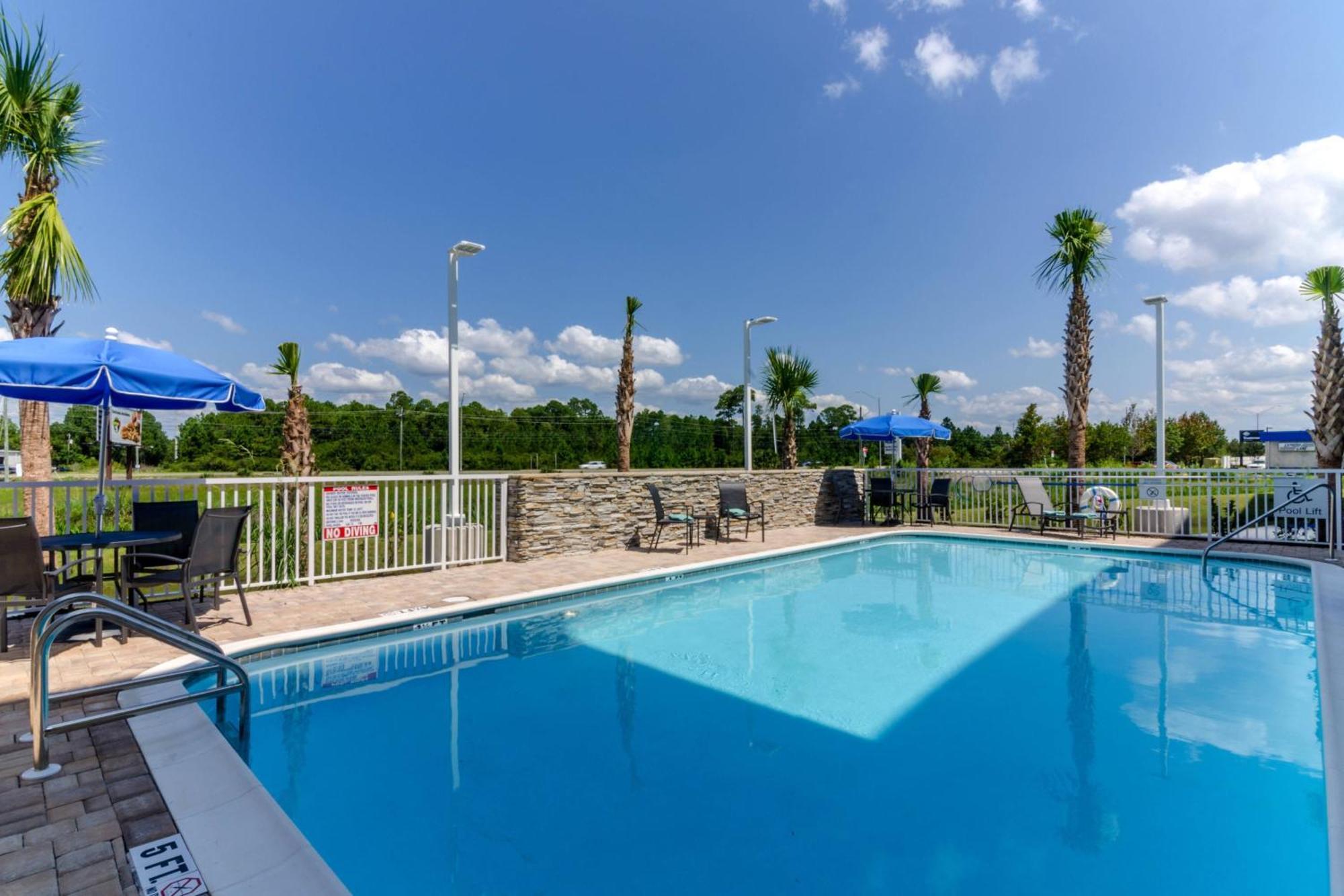 Fairfield Inn & Suites By Marriott Panama City Beach Upper Grand Lagoon Eksteriør bilde